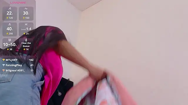 curvybuffgirllll webcam