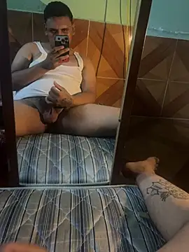 romeroxx17 live cam on StripChat