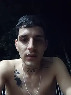 boy_max_latin live cam on StripChat