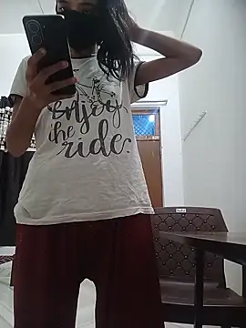 Riya_cum33 webcam