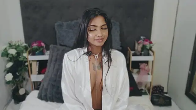 Delilah_Blazee webcam