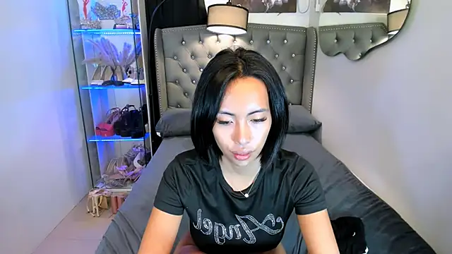 reighnempress live cam on StripChat