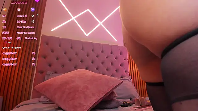 Sophia_turneer live cam on StripChat