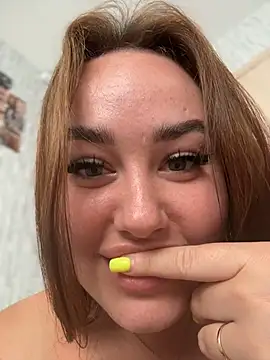 KiraSunshine live cam on StripChat