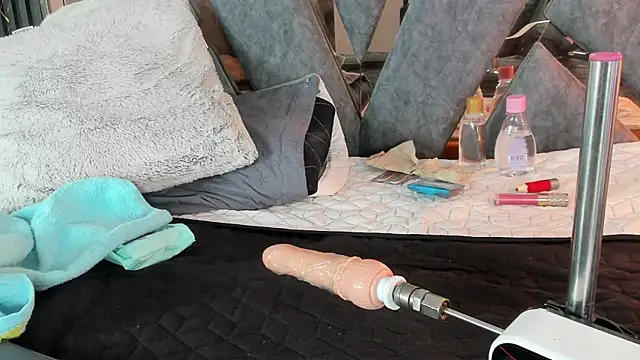 Miia_Deluxe webcam