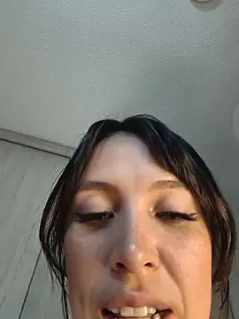 LinaEatCookies webcam
