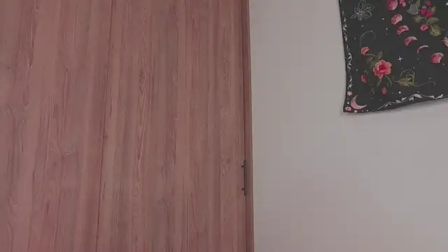 Cheerry1 live cam on StripChat