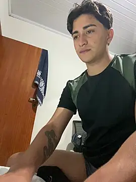 Tavinho067 Live Webcam on Stripchat