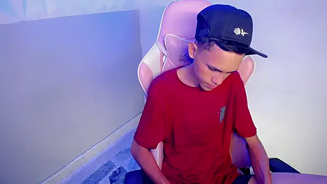 sombra_18 live cam on StripChat