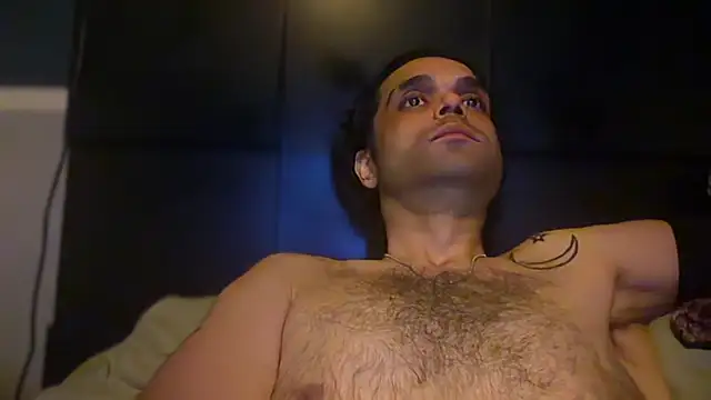 icebergslim281 live cam on StripChat
