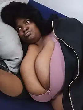 ChubbyLucia live cam on StripChat