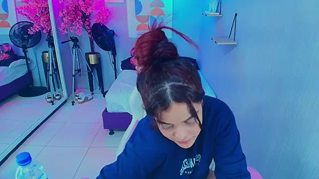 maggy_t18 (F young) - NAKED😈