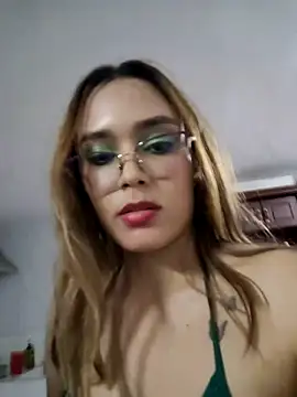 TaraaHot live cam on StripChat