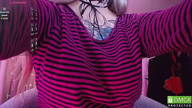 JustMeowGirl webcam