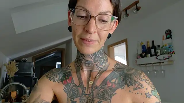 BrownieyQueen webcam