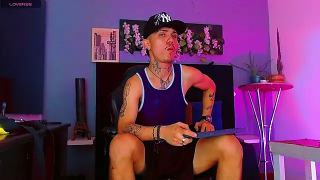 HannibalLester live cam on StripChat