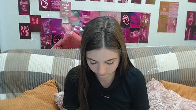 MilanaRoza live cam on StripChat