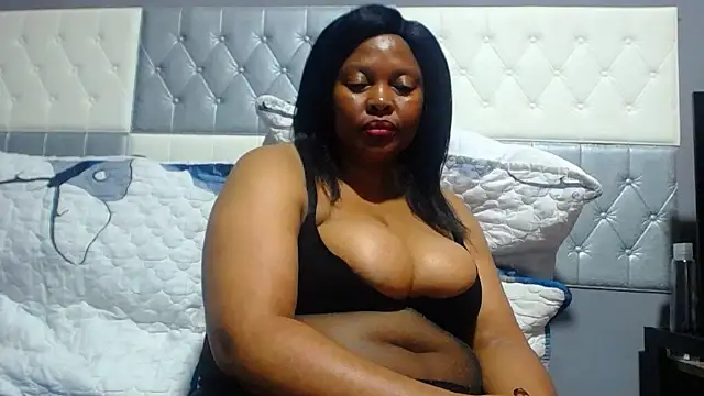 SEXYBUSTYEBONYXX webcam