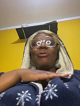 BoobsQueeen webcam