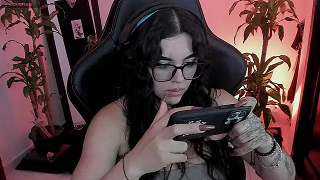MissCharlottte_18 live cam on StripChat