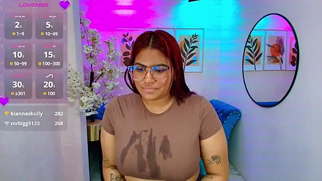 Charlotte_stoone live cam on StripChat