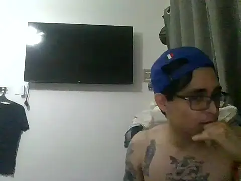 9EddieBoi4 webcam