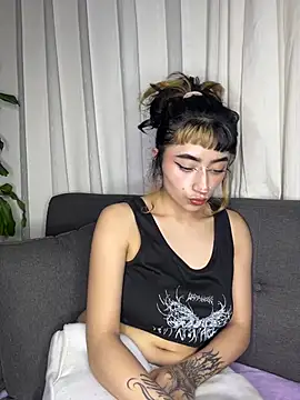 baby_akuma live cam on StripChat