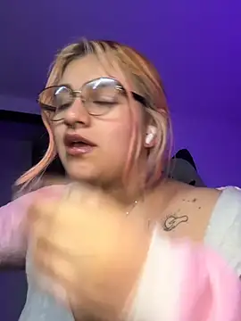 Sophia_Weest99 webcam