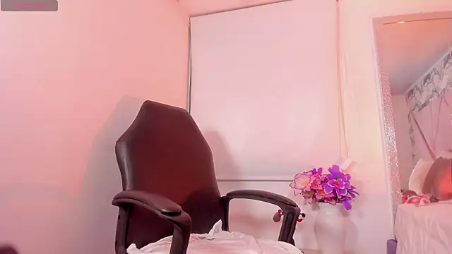 mia_rouxx1 webcam