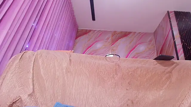 sofi_decker webcam
