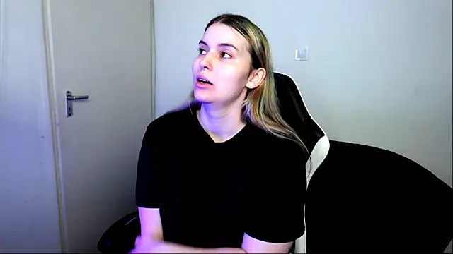 ShyHotNerd webcam