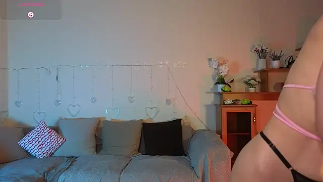 esmawonka - EsmaWonka's free webcam - UK Sex Cams