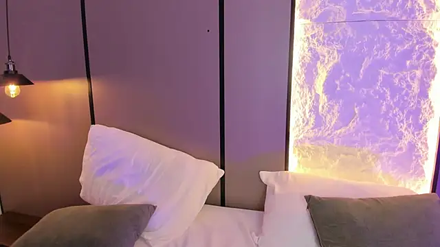 elara_bloom_ webcam