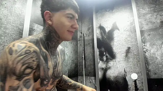 Gury_tattoo webcam