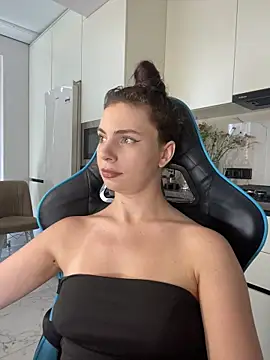 CurlyLara live sex cam