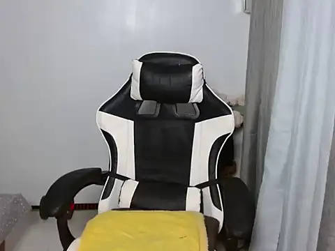 curlyasian_njxx webcam