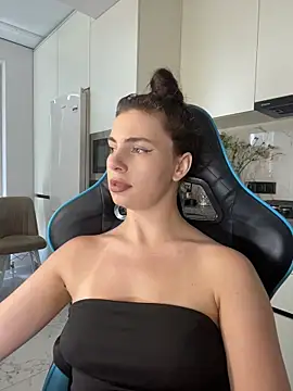 CurlyLara live sex cam