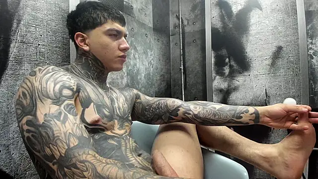 Gury_tattoo live cam on StripChat