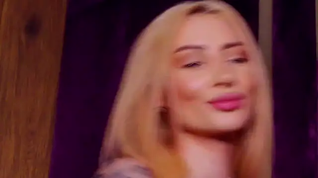 AngieShae live cam on StripChat