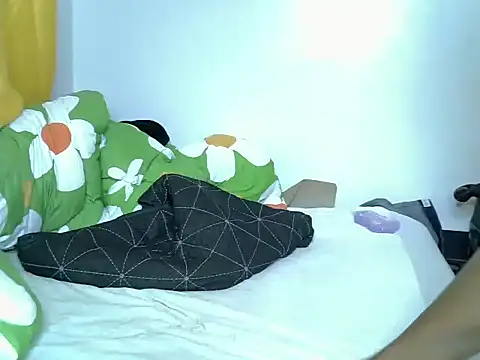 Squirtty_booty123 webcam