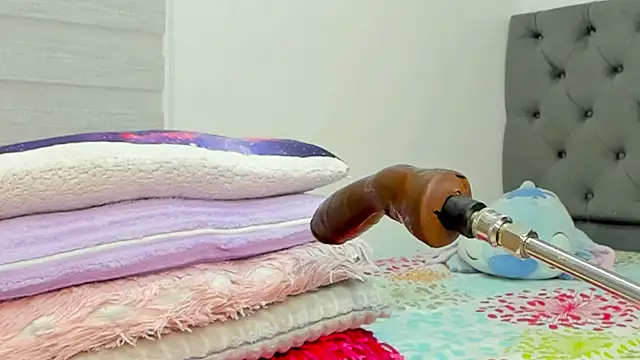 Elizabeth_18_ webcam