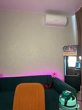 EllaCanny webcam