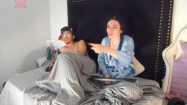 LoganNRose webcam