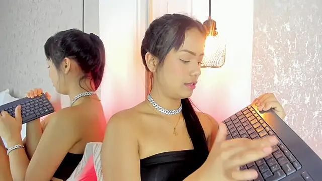 Gaby_Moonn webcam