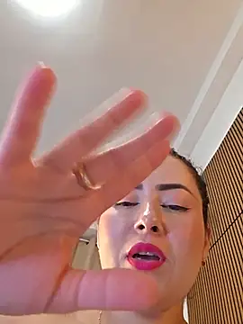 NeredaXxx webcam