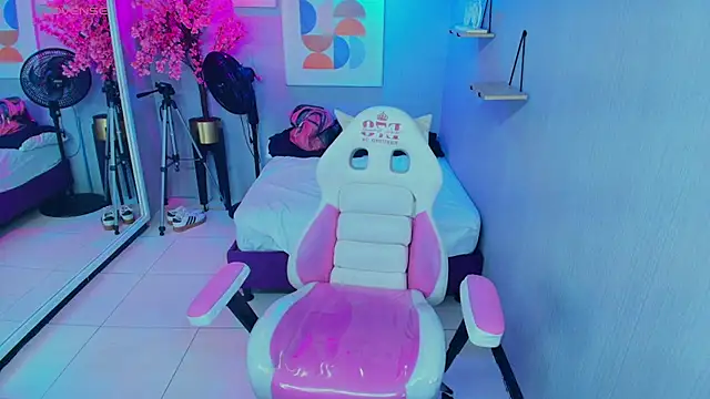 Maggy_t18 live cam on StripChat