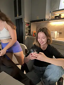 Nura_n_Sarah webcam