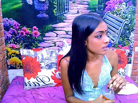 IndianPretty14u2Luv webcam