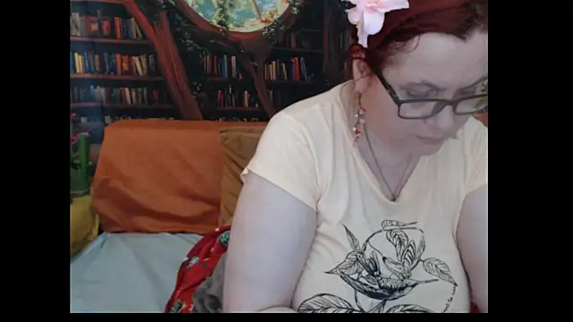 PlayfullMature webcam