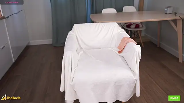 bellacle (F young) - POV blowjob on my knees